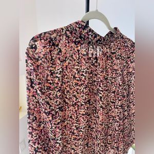 Nice blouse with flower prints